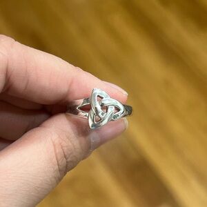 Celtic knot Sterling Silver ring by Solvar